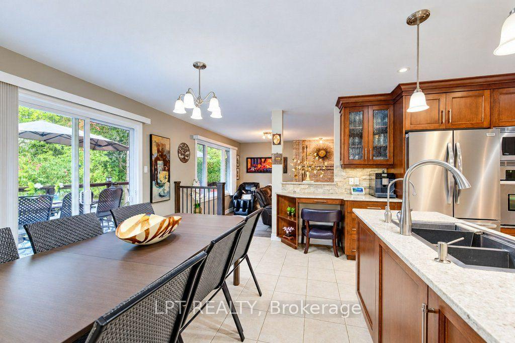 Photo 10 of 28 Bridlewood Drive E, Guelph, Kortright Hills — HOMEH