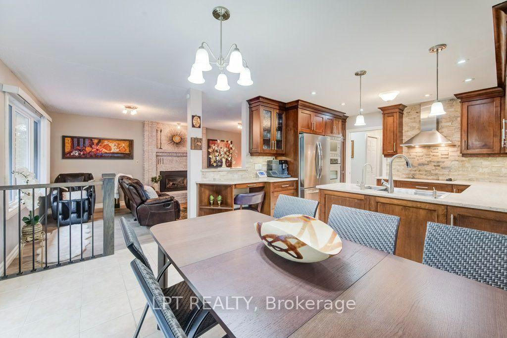 Photo 11 of 28 Bridlewood Drive E, Guelph, Kortright Hills — HOMEH