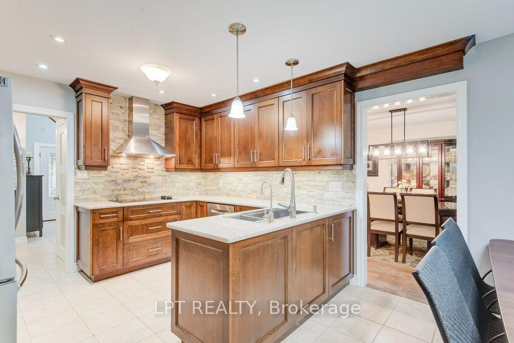 Photo 12 of 28 Bridlewood Drive E, Guelph, Kortright Hills — HOMEH
