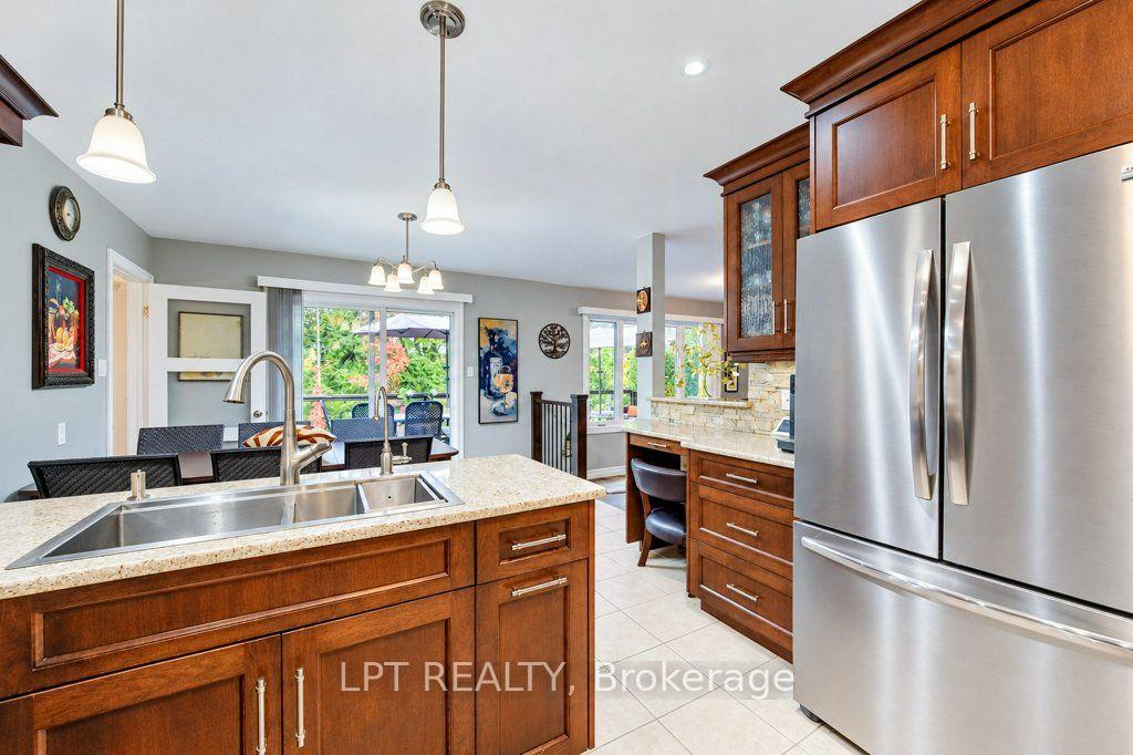 Photo 13 of 28 Bridlewood Drive E, Guelph, Kortright Hills — HOMEH