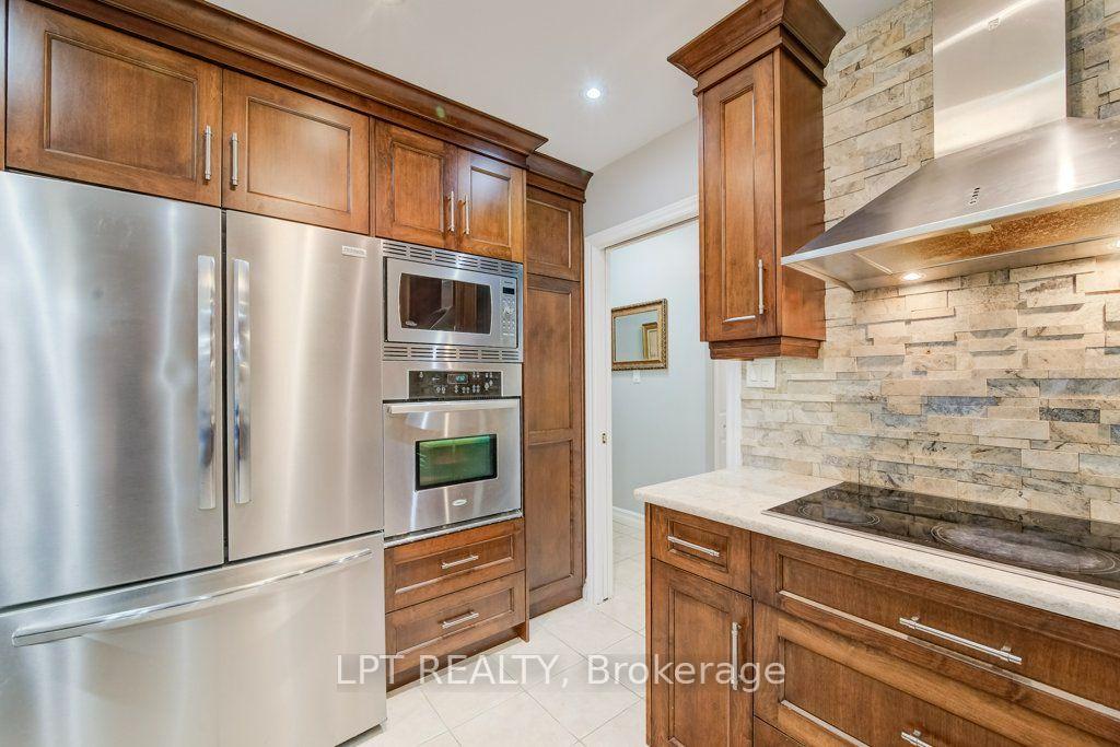 Photo 14 of 28 Bridlewood Drive E, Guelph, Kortright Hills — HOMEH