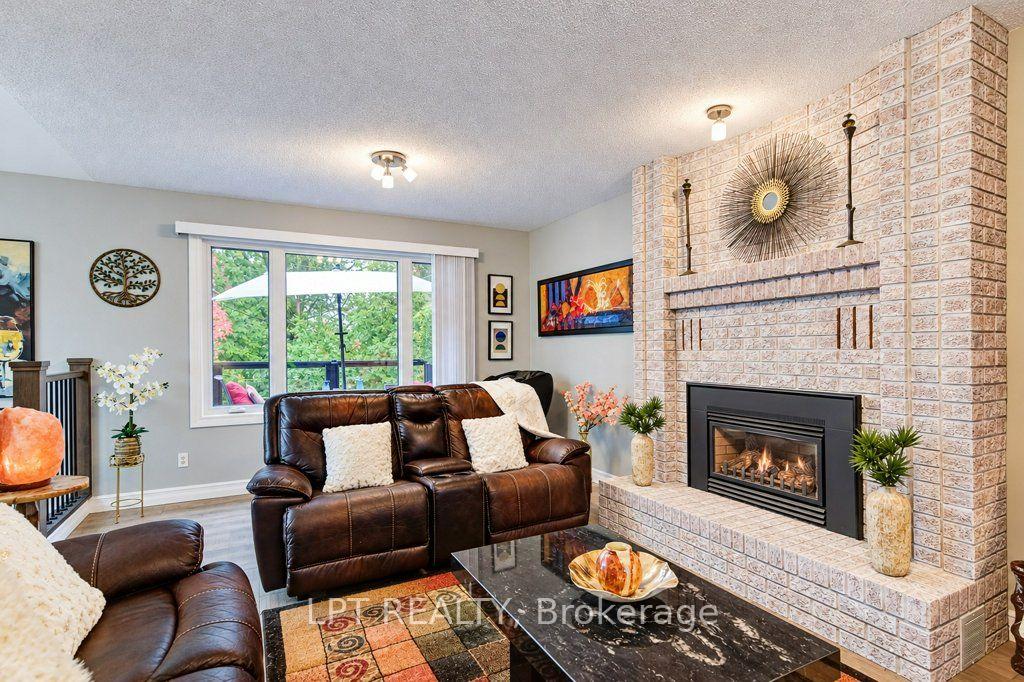 Photo 17 of 28 Bridlewood Drive E, Guelph, Kortright Hills — HOMEH