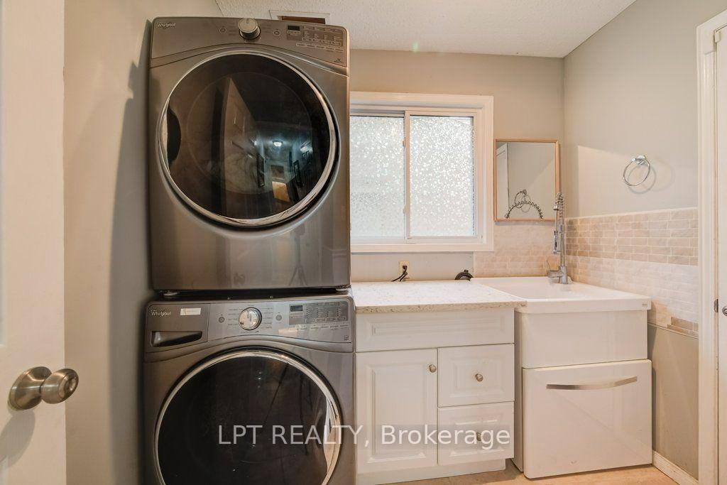 Photo 19 of 28 Bridlewood Drive E, Guelph, Kortright Hills — HOMEH