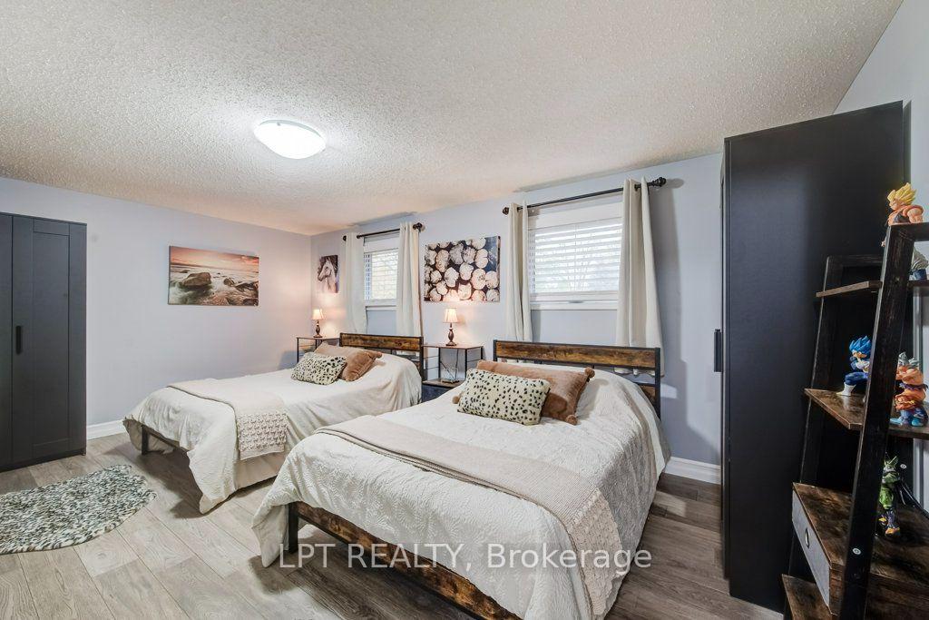 Photo 21 of 28 Bridlewood Drive E, Guelph, Kortright Hills — HOMEH