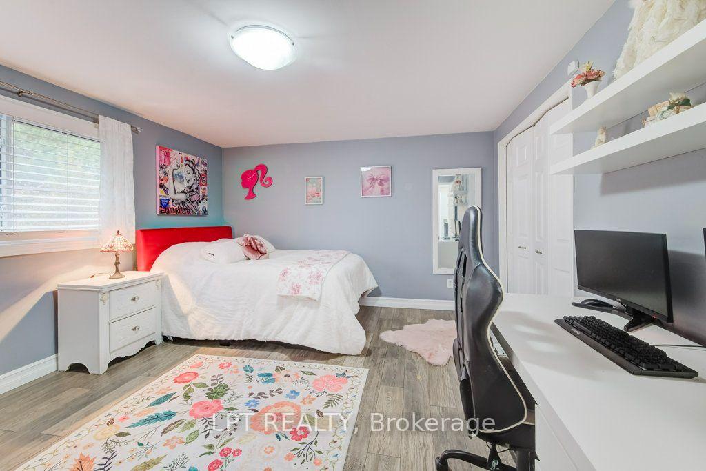 Photo 24 of 28 Bridlewood Drive E, Guelph, Kortright Hills — HOMEH