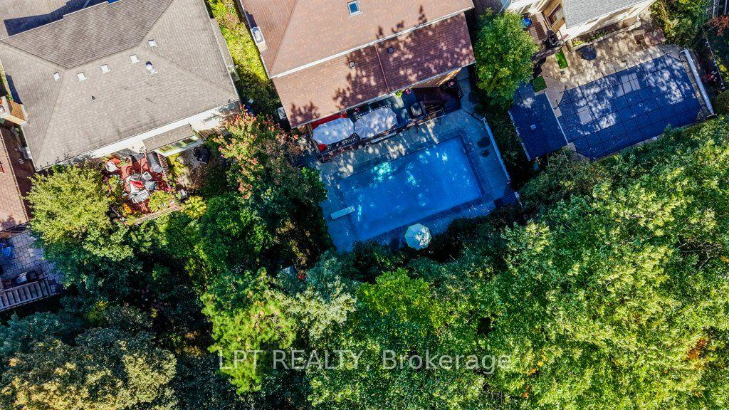Photo 36 of 28 Bridlewood Drive E, Guelph, Kortright Hills — HOMEH