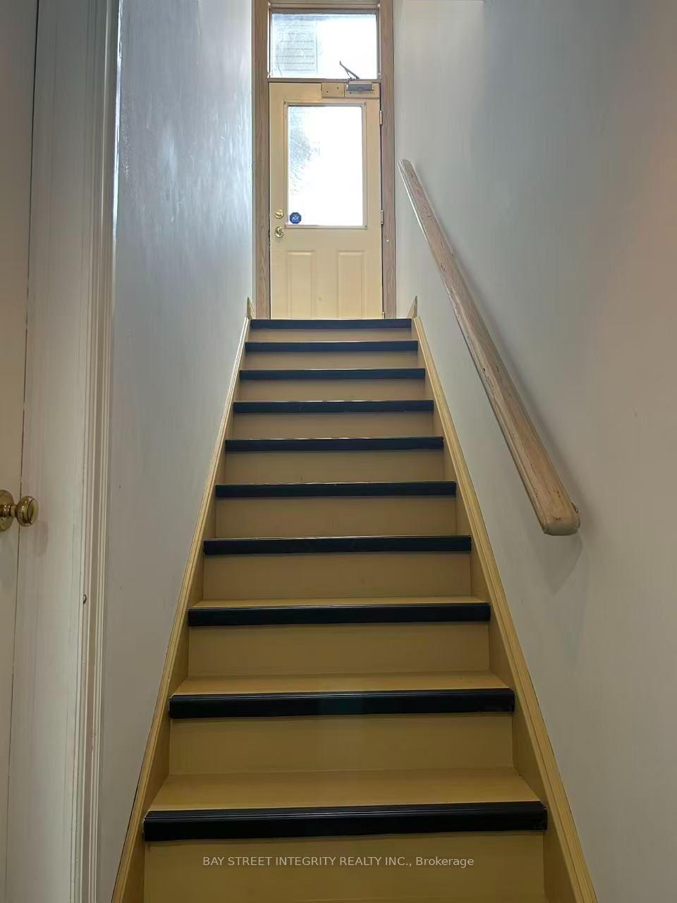 Front of Unit 661B, 661 Wellington Street W