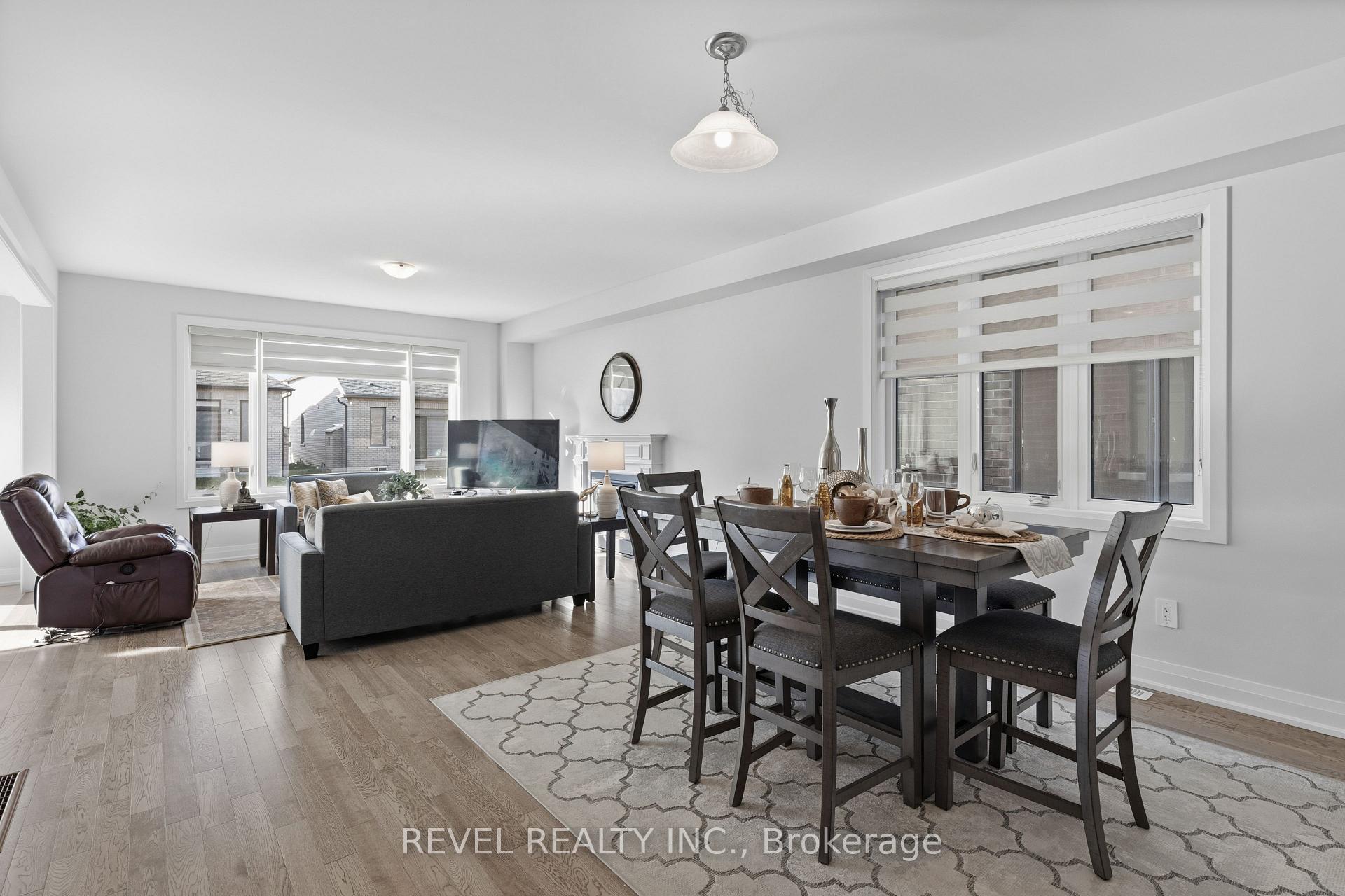 Photo 5 of 13 Corley Street, Kawartha Lakes, Lindsay — HOMEH