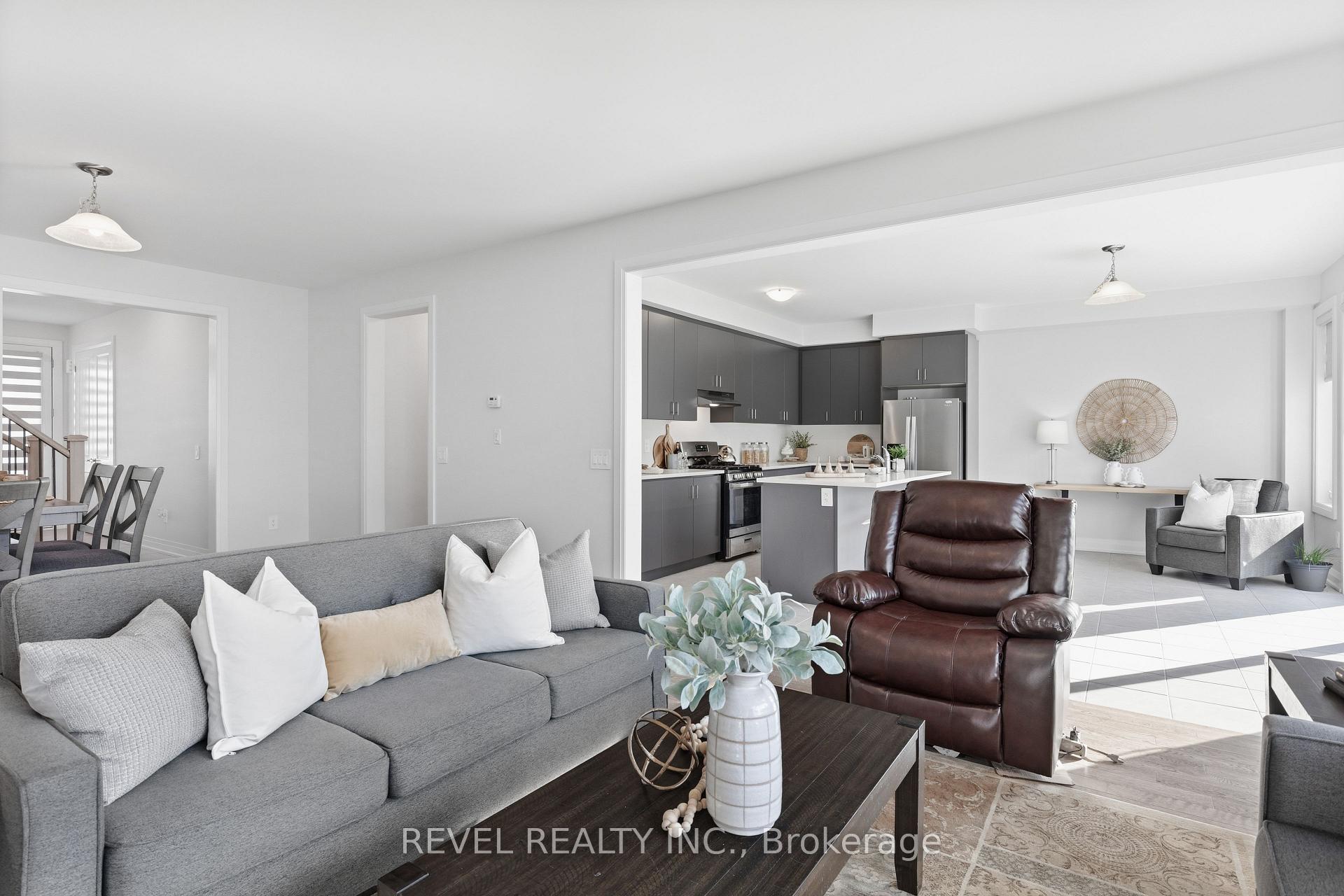 Photo 8 of 13 Corley Street, Kawartha Lakes, Lindsay — HOMEH