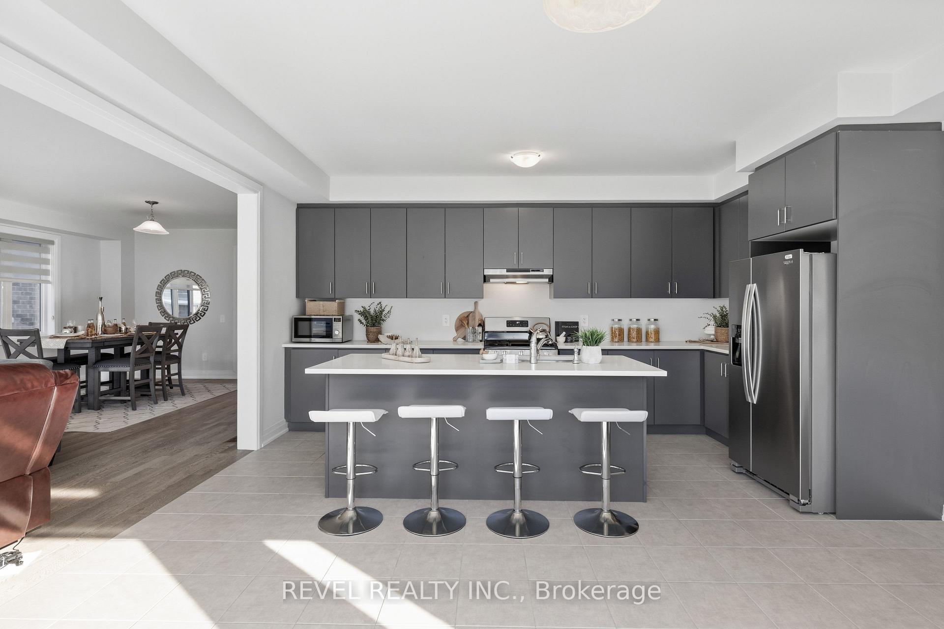 Photo 11 of 13 Corley Street, Kawartha Lakes, Lindsay — HOMEH