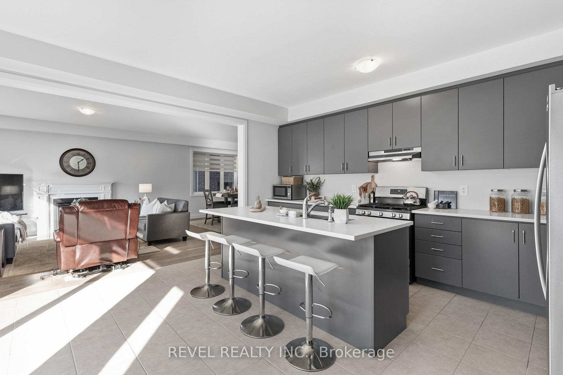 Photo 12 of 13 Corley Street, Kawartha Lakes, Lindsay — HOMEH
