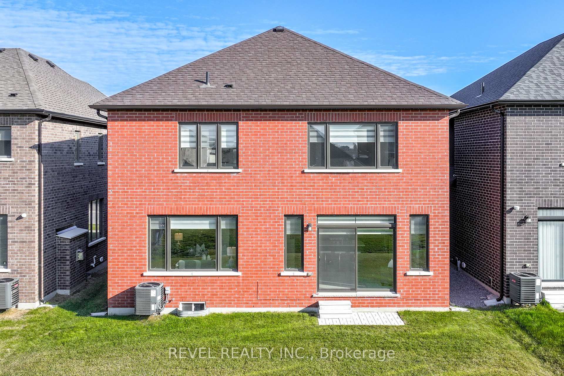Photo 32 of 13 Corley Street, Kawartha Lakes, Lindsay — HOMEH