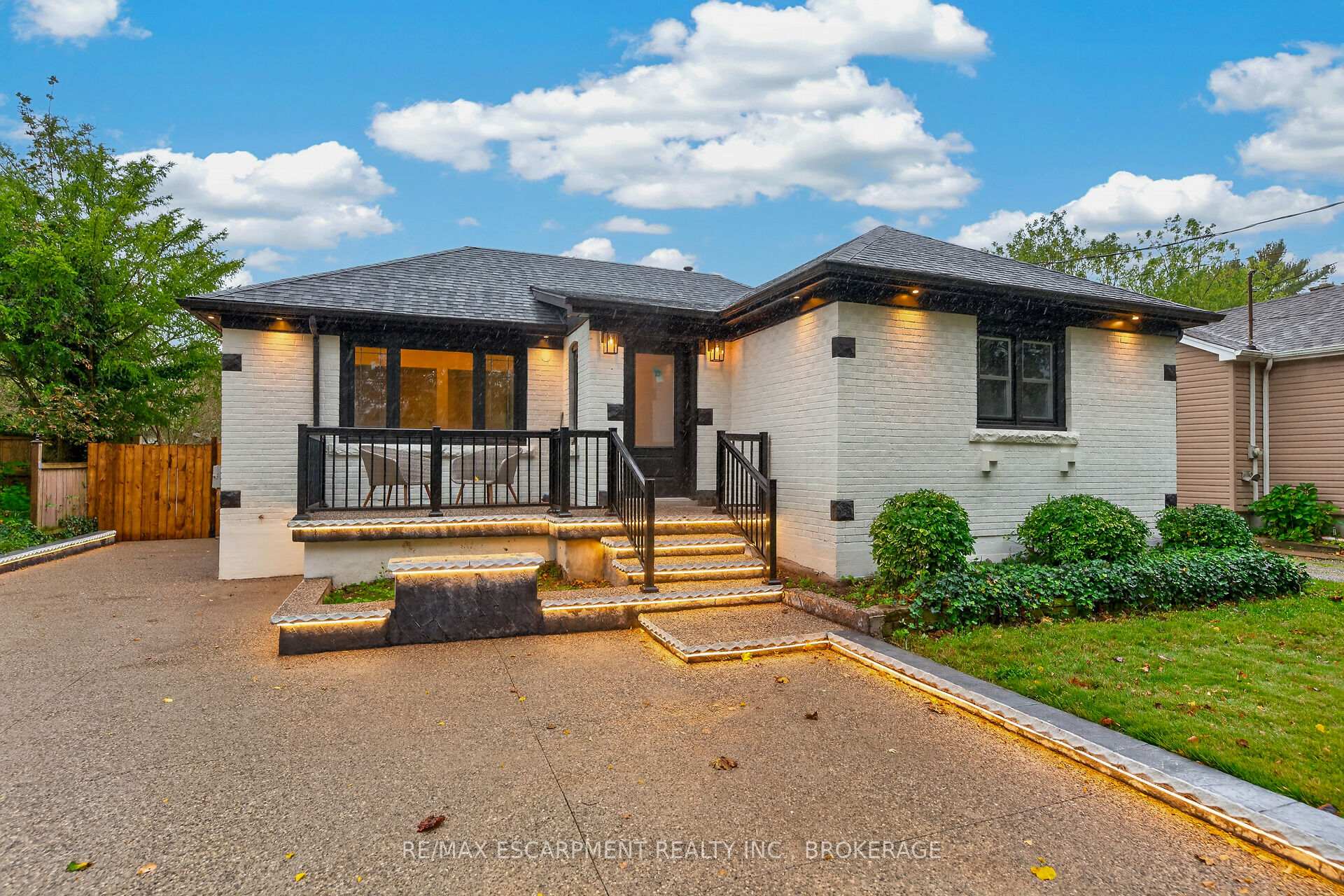 Photo 3 of 5662 Morden Drive, Niagara Falls, Cherrywood — HOMEH