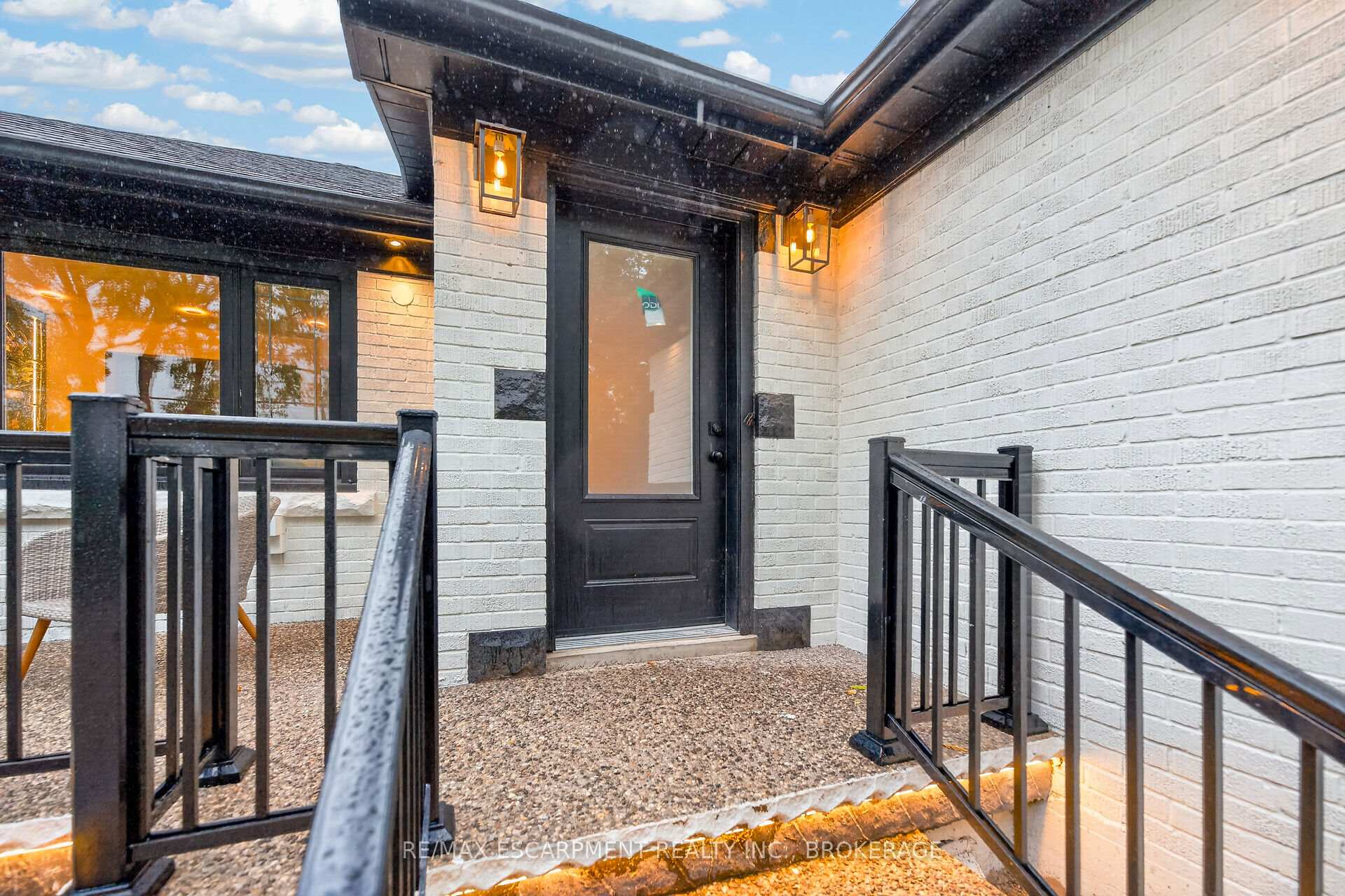 Photo 4 of 5662 Morden Drive, Niagara Falls, Cherrywood — HOMEH