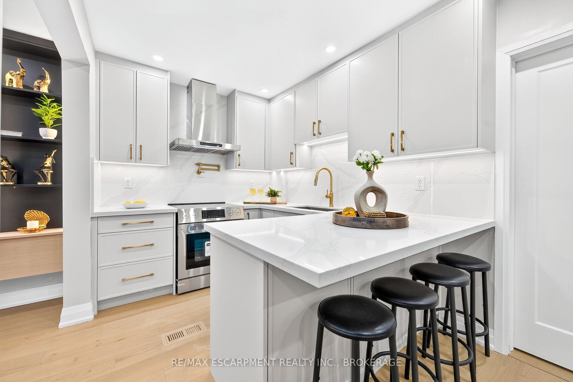 Photo 6 of 5662 Morden Drive, Niagara Falls, Cherrywood — HOMEH