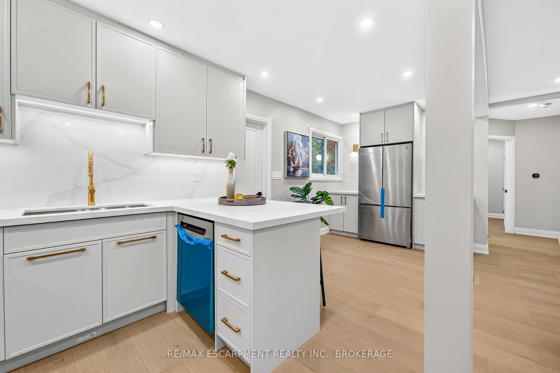 Photo 9 of 5662 Morden Drive, Niagara Falls, Cherrywood — HOMEH