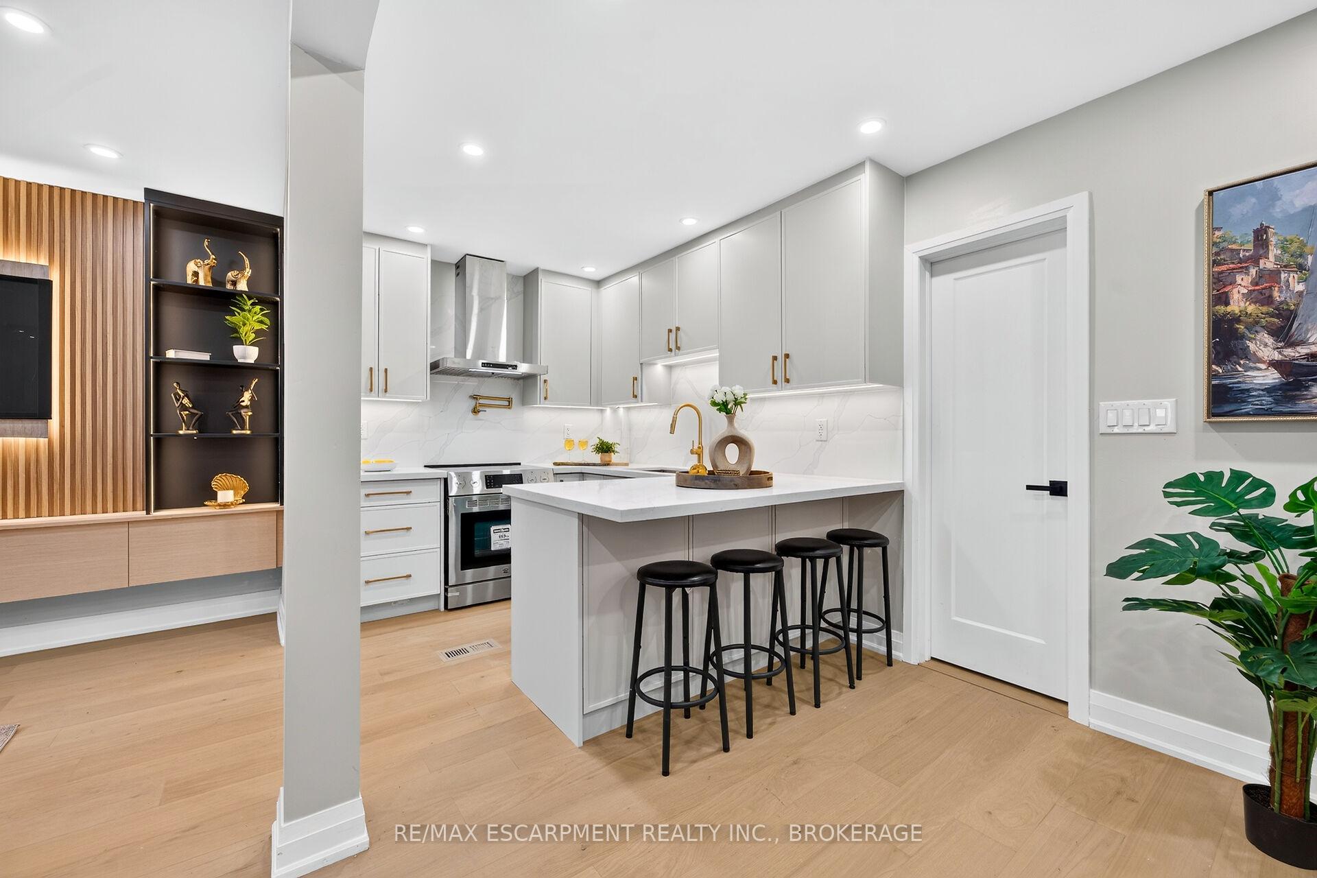 Photo 10 of 5662 Morden Drive, Niagara Falls, Cherrywood — HOMEH