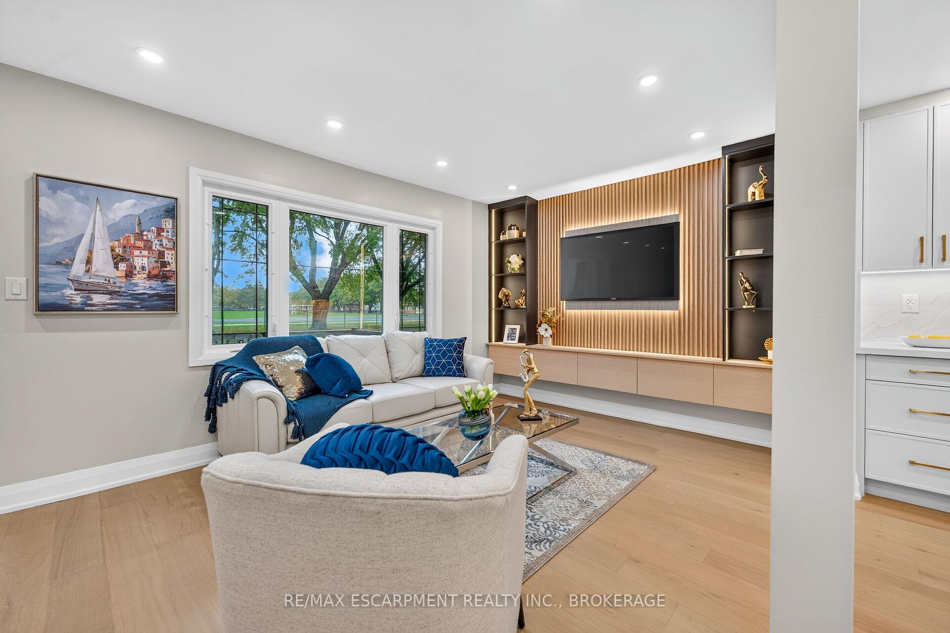 Photo 11 of 5662 Morden Drive, Niagara Falls, Cherrywood — HOMEH