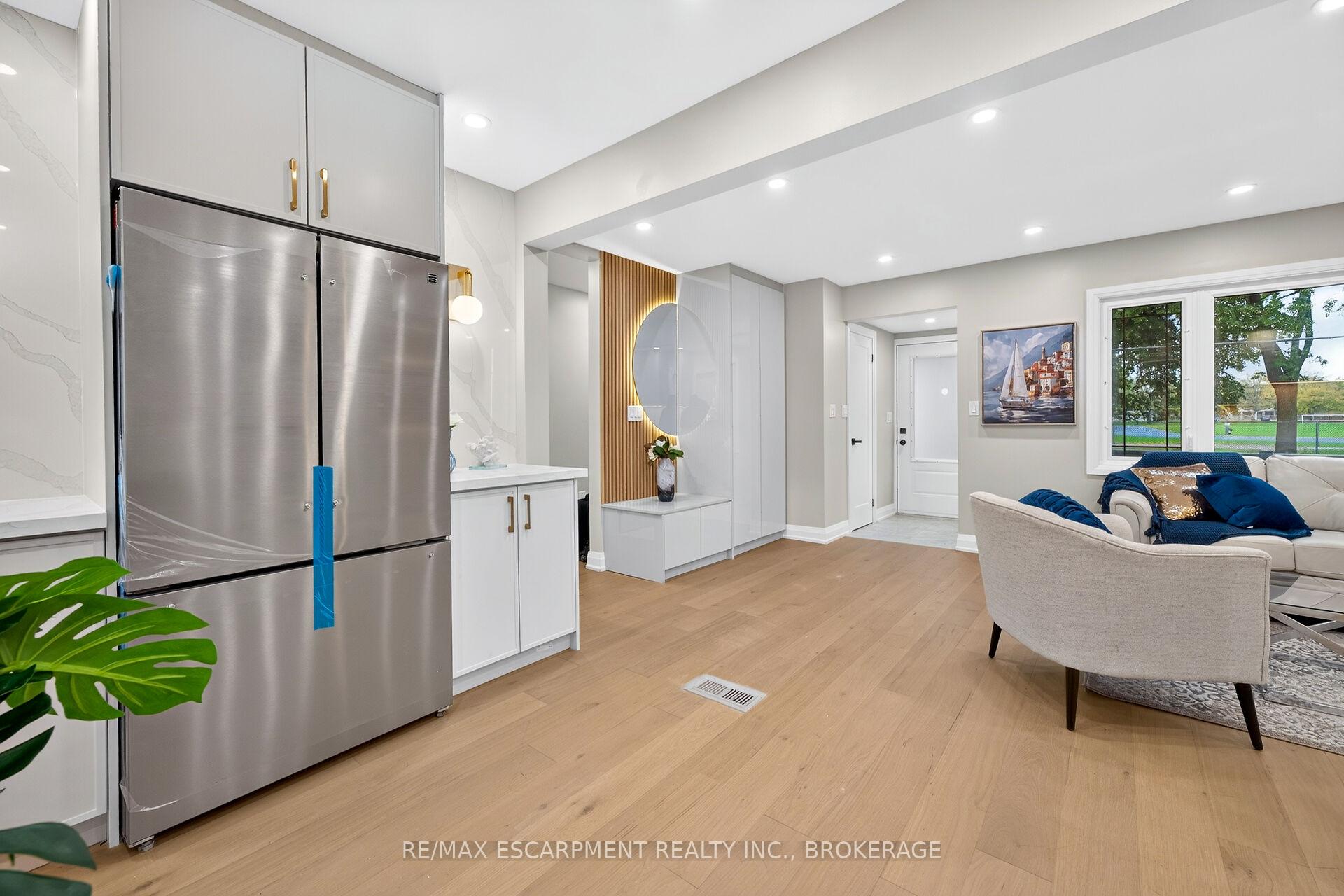Photo 14 of 5662 Morden Drive, Niagara Falls, Cherrywood — HOMEH