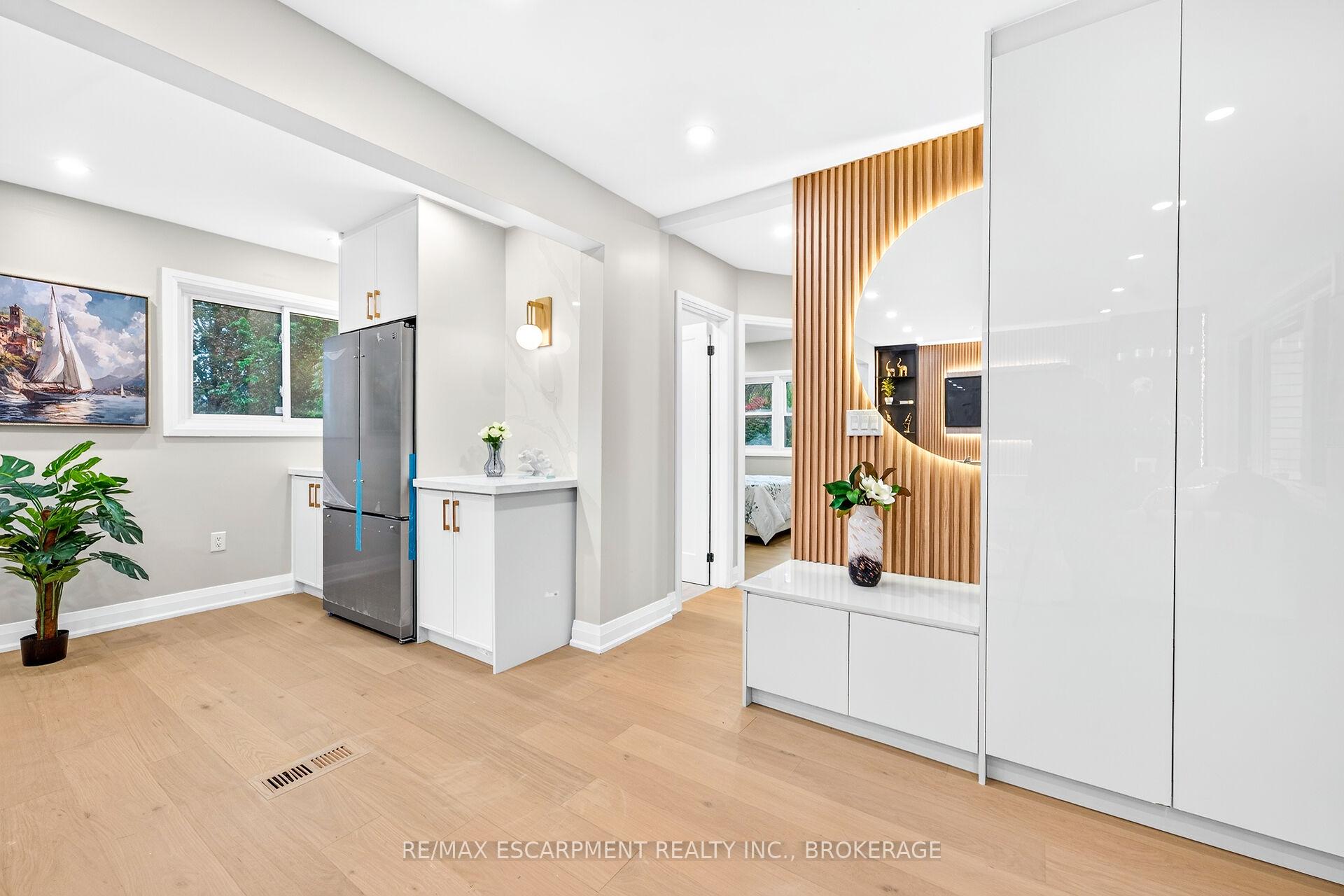 Photo 15 of 5662 Morden Drive, Niagara Falls, Cherrywood — HOMEH
