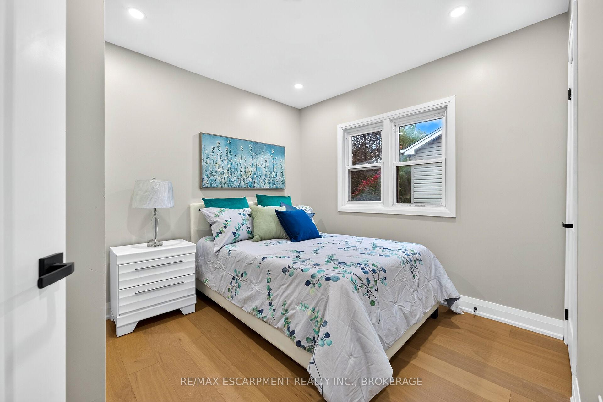 Photo 16 of 5662 Morden Drive, Niagara Falls, Cherrywood — HOMEH