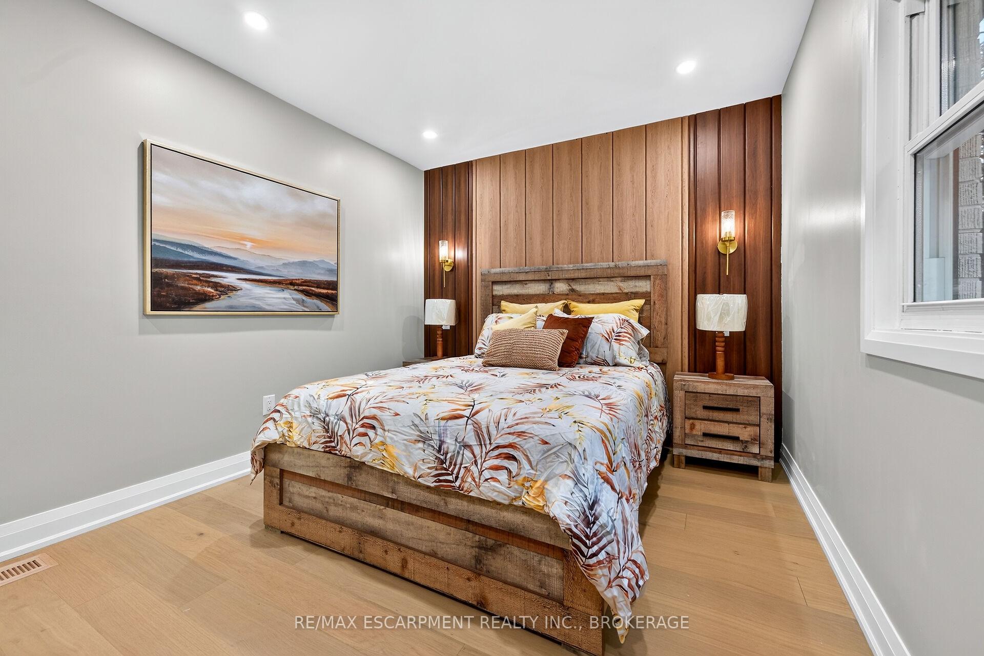 Photo 17 of 5662 Morden Drive, Niagara Falls, Cherrywood — HOMEH