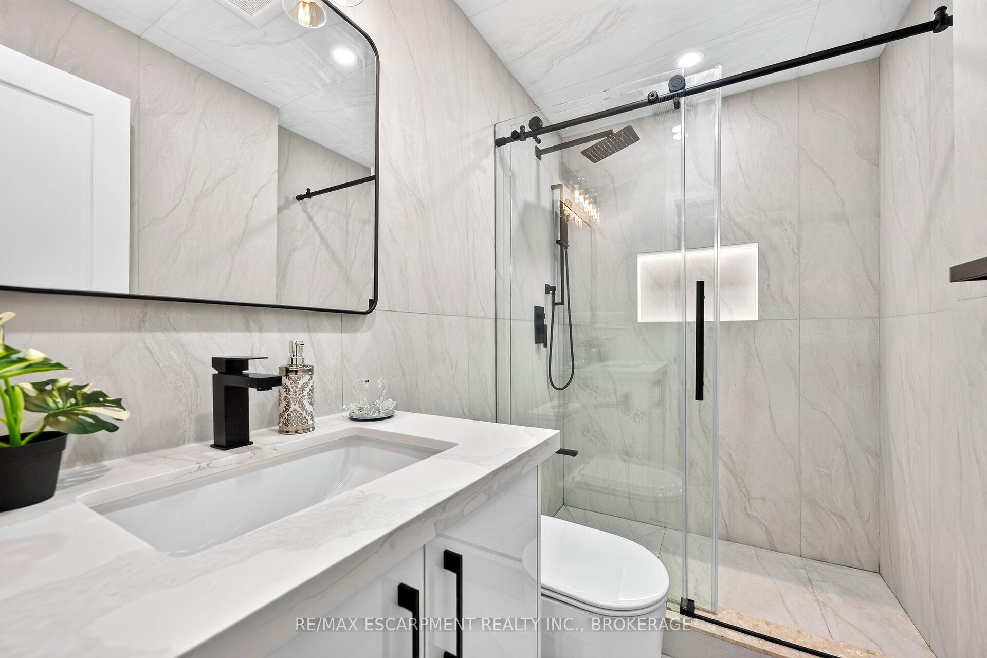 Photo 19 of 5662 Morden Drive, Niagara Falls, Cherrywood — HOMEH