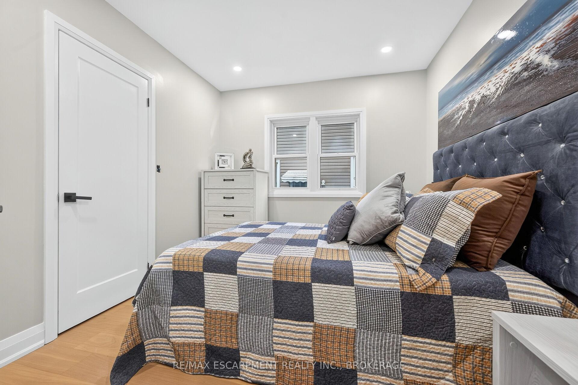 Photo 20 of 5662 Morden Drive, Niagara Falls, Cherrywood — HOMEH