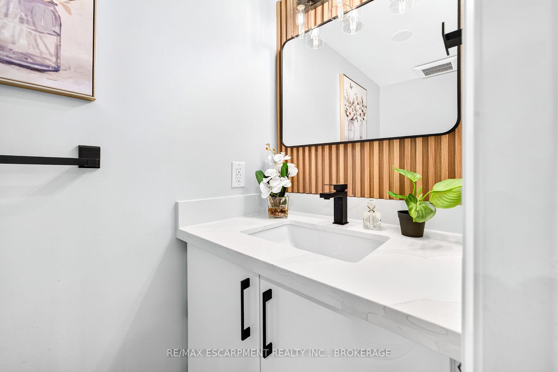 Photo 24 of 5662 Morden Drive, Niagara Falls, Cherrywood — HOMEH