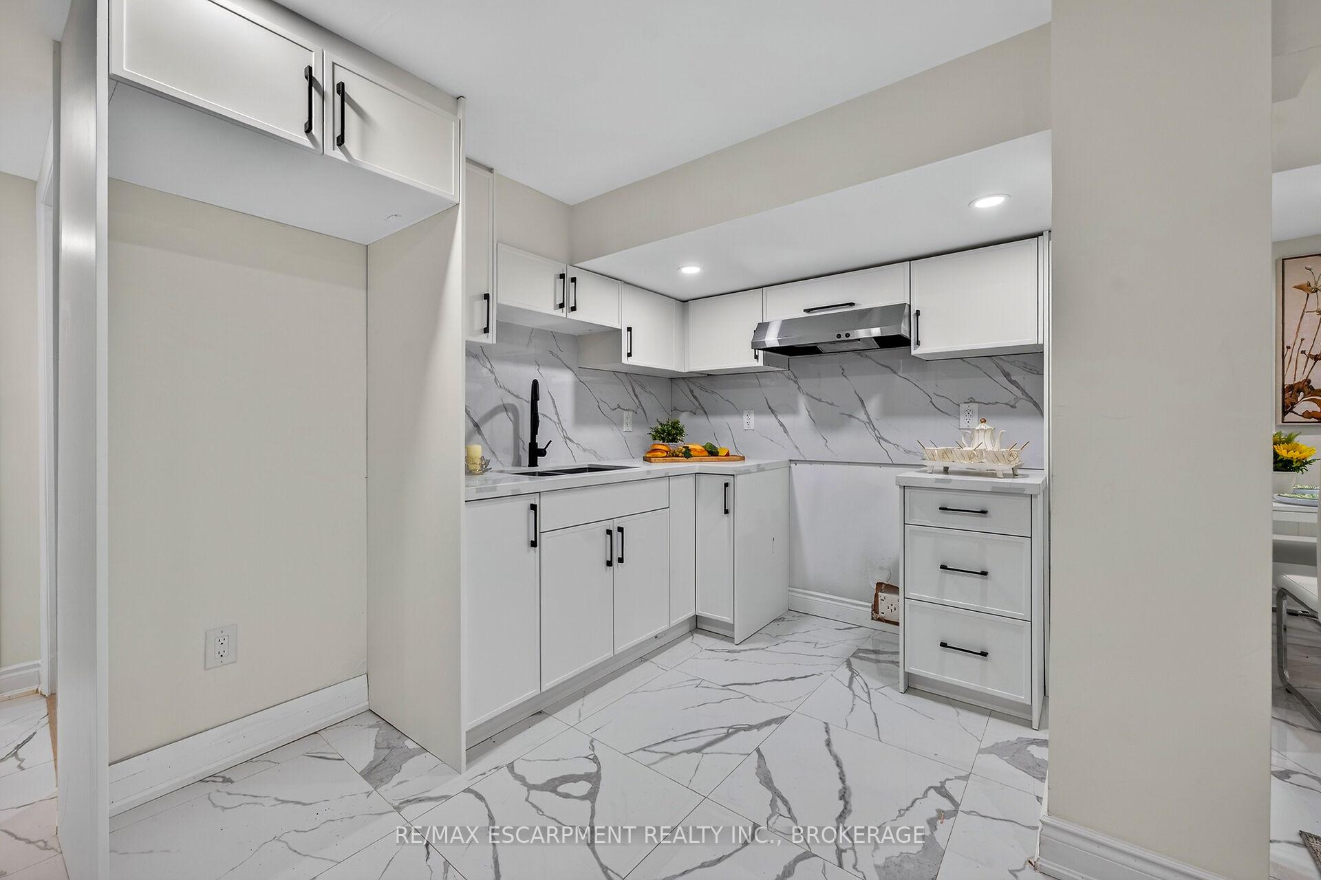 Photo 32 of 5662 Morden Drive, Niagara Falls, Cherrywood — HOMEH
