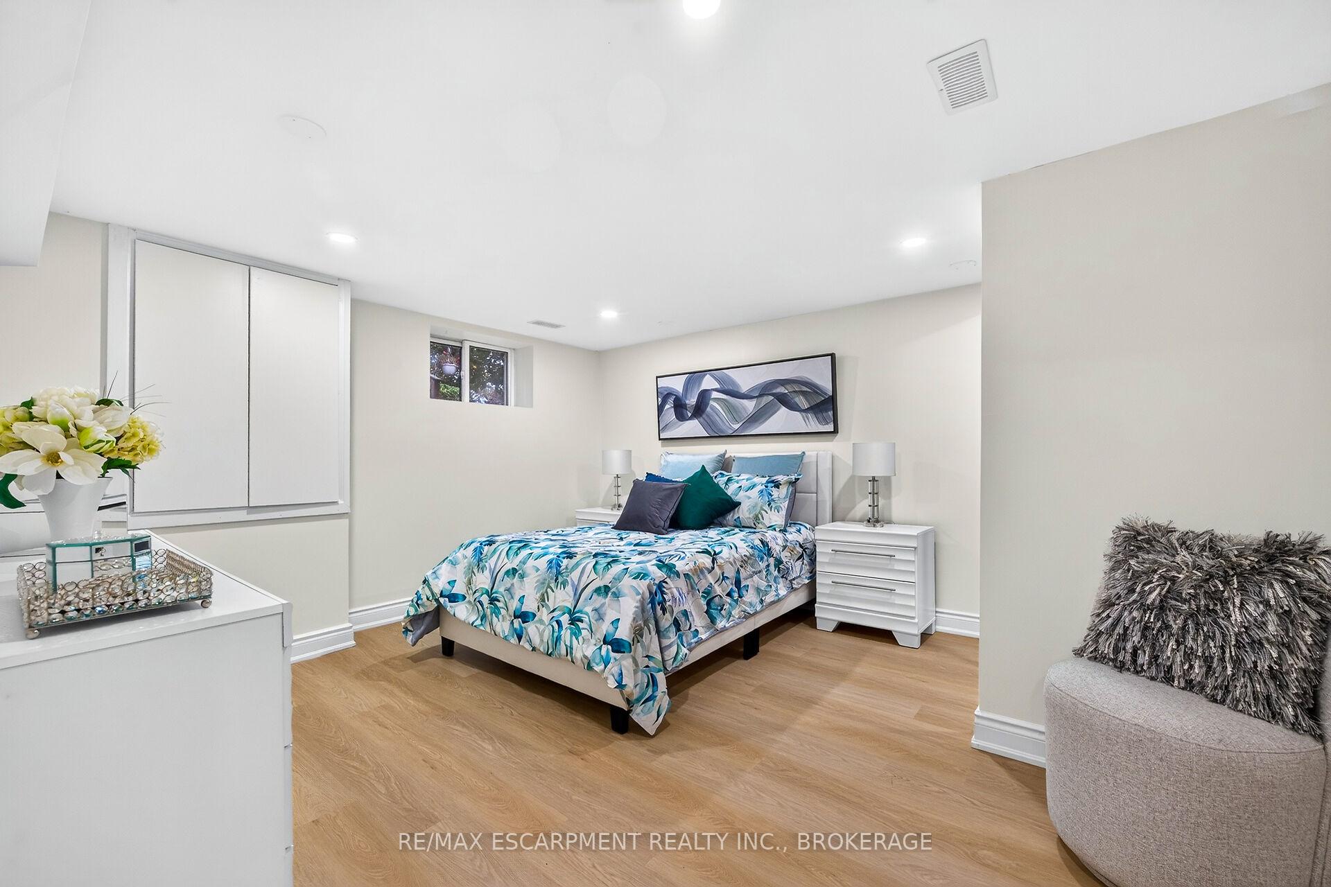 Photo 36 of 5662 Morden Drive, Niagara Falls, Cherrywood — HOMEH