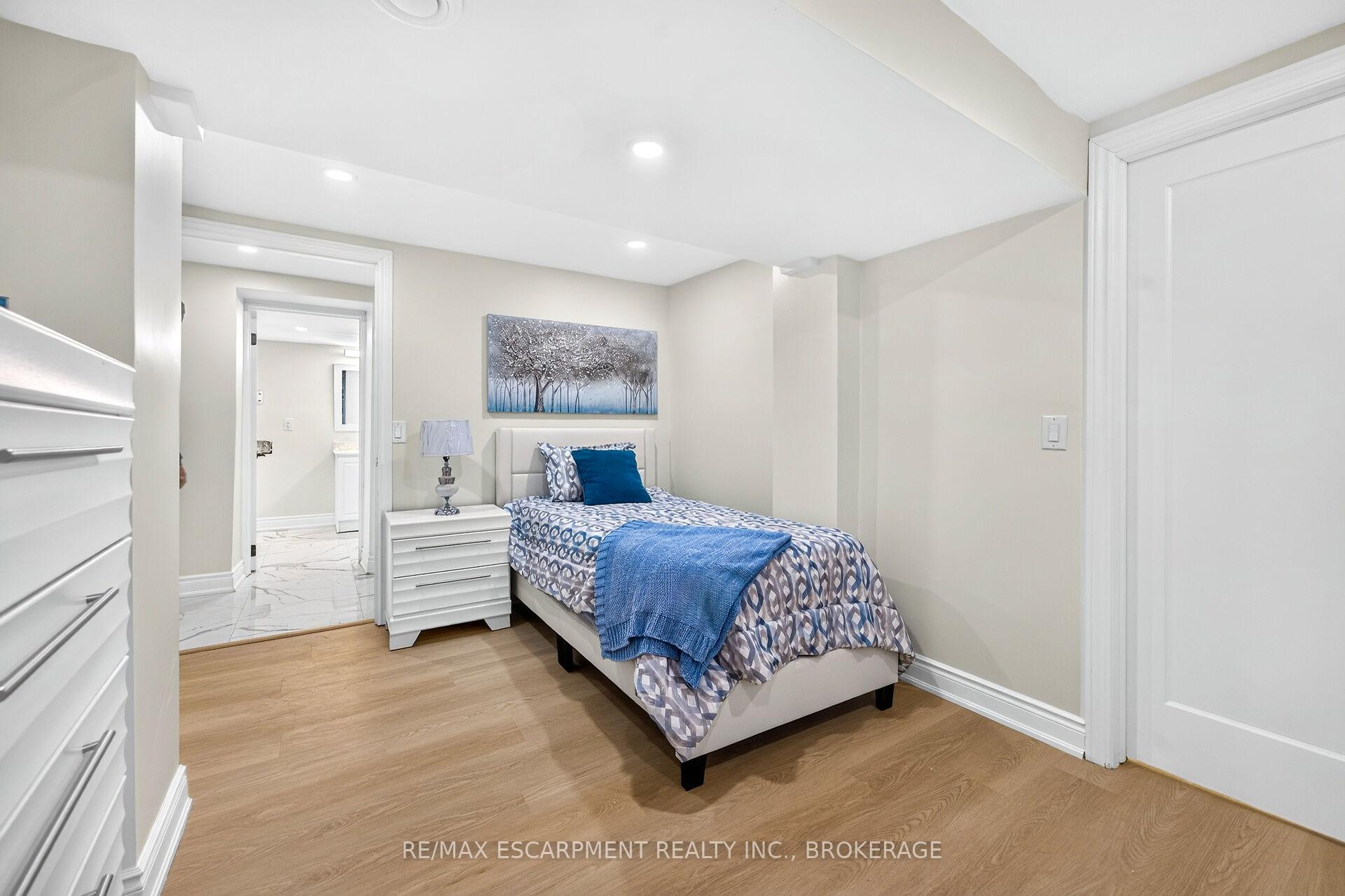 Photo 43 of 5662 Morden Drive, Niagara Falls, Cherrywood — HOMEH