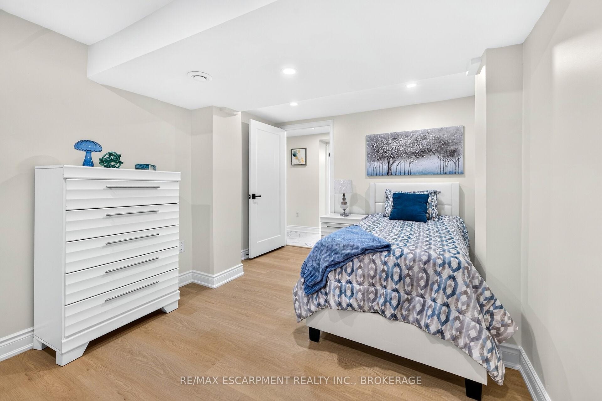 Photo 44 of 5662 Morden Drive, Niagara Falls, Cherrywood — HOMEH