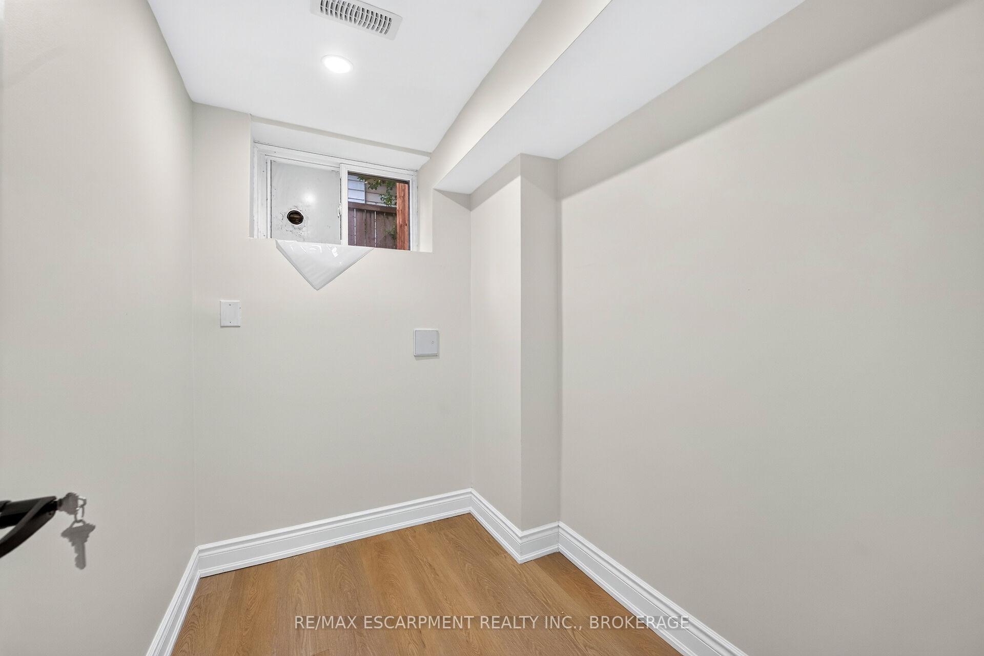 Photo 45 of 5662 Morden Drive, Niagara Falls, Cherrywood — HOMEH