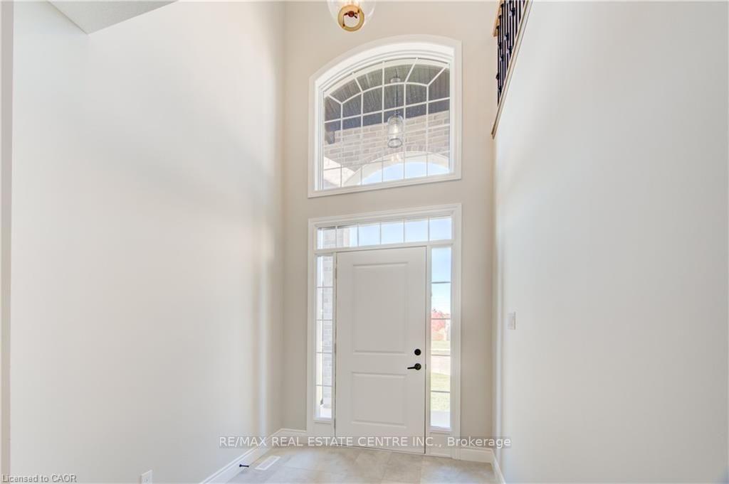Photo 3 of 1761 Finley Crescent, London, North I — HOMEH
