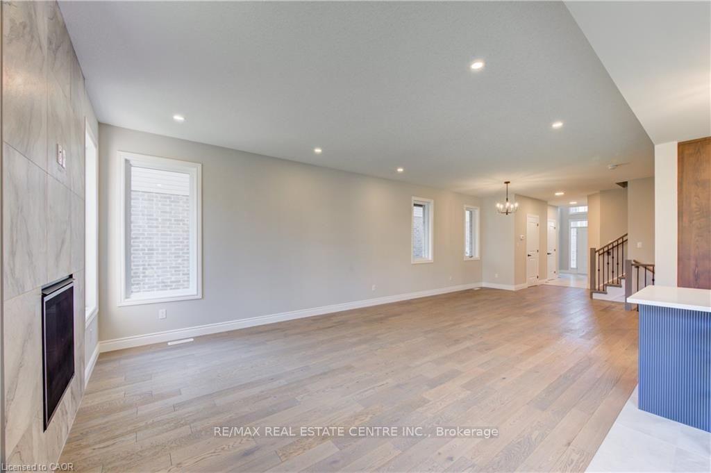 Photo 6 of 1761 Finley Crescent, London, North I — HOMEH