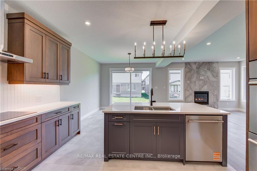 Photo 11 of 1761 Finley Crescent, London, North I — HOMEH