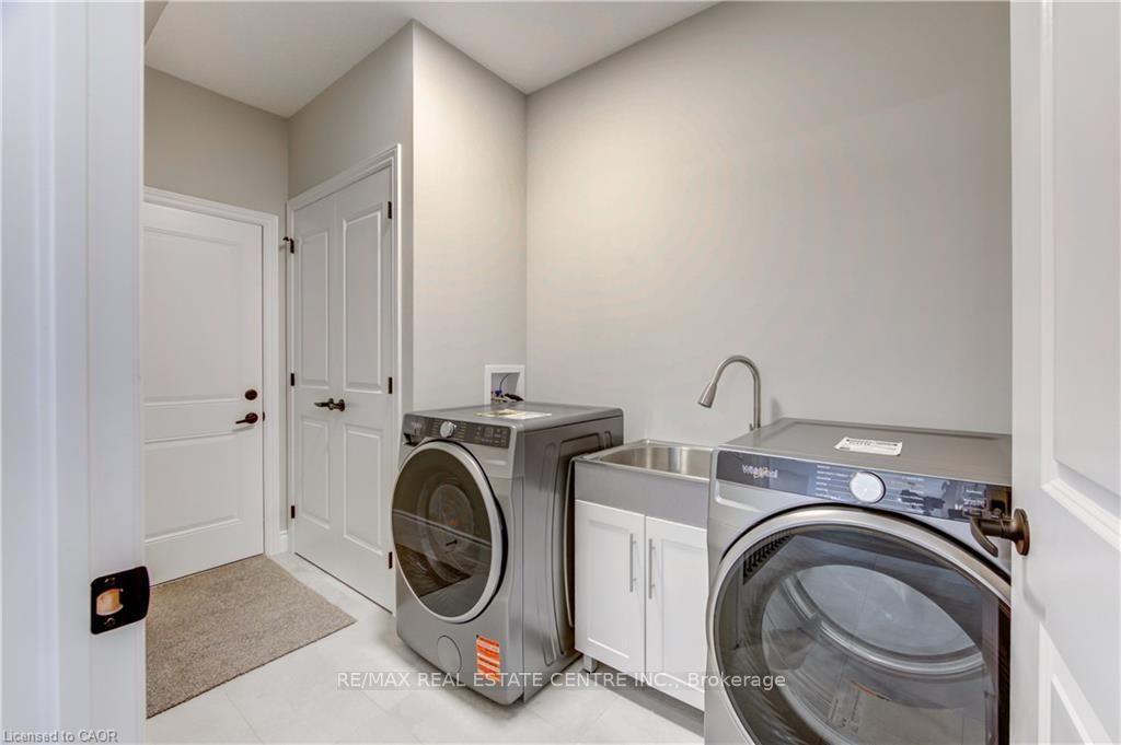 Photo 14 of 1761 Finley Crescent, London, North I — HOMEH