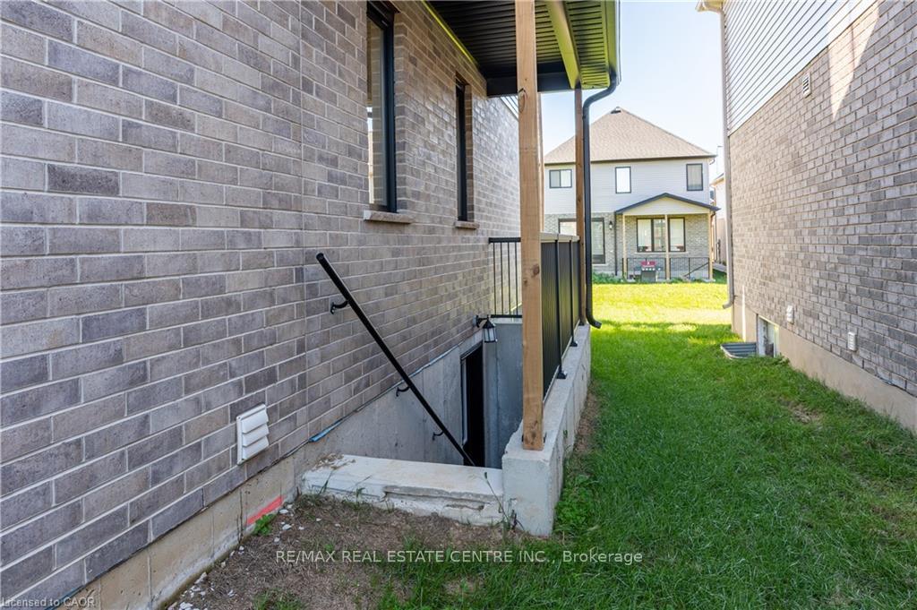 Photo 36 of 1761 Finley Crescent, London, North I — HOMEH