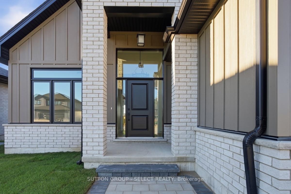 Photo 5 of 49 Hardy Drive, Strathroy-Caradoc, SE — HOMEH