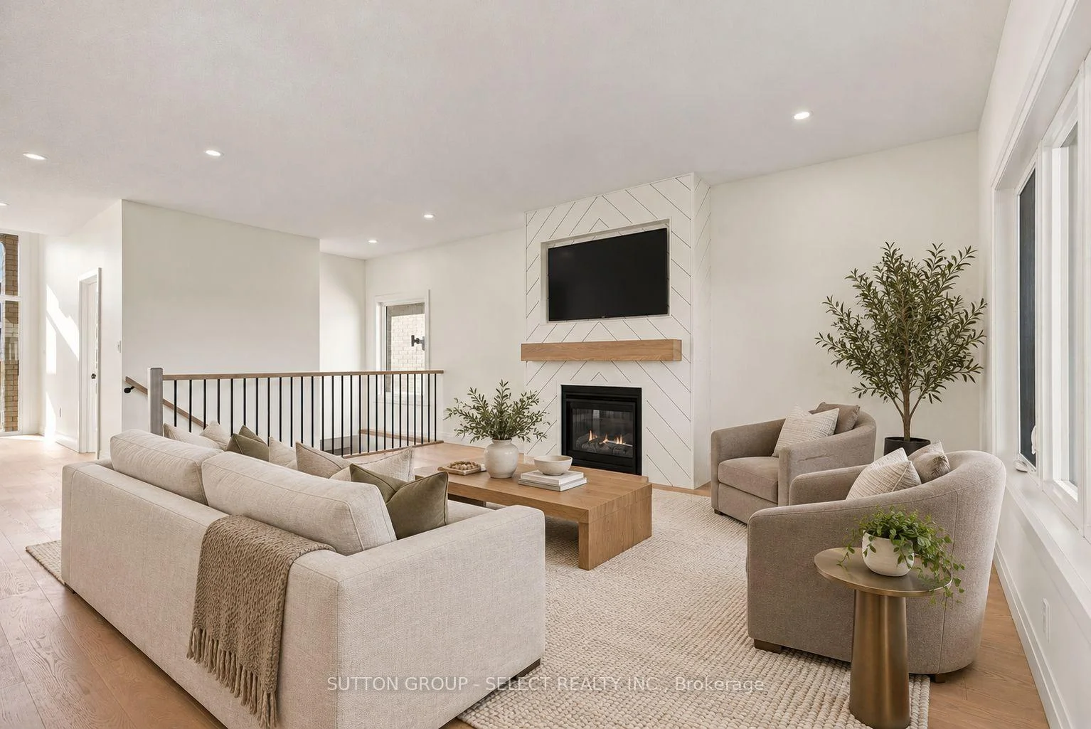 Photo 12 of 49 Hardy Drive, Strathroy-Caradoc, SE — HOMEH