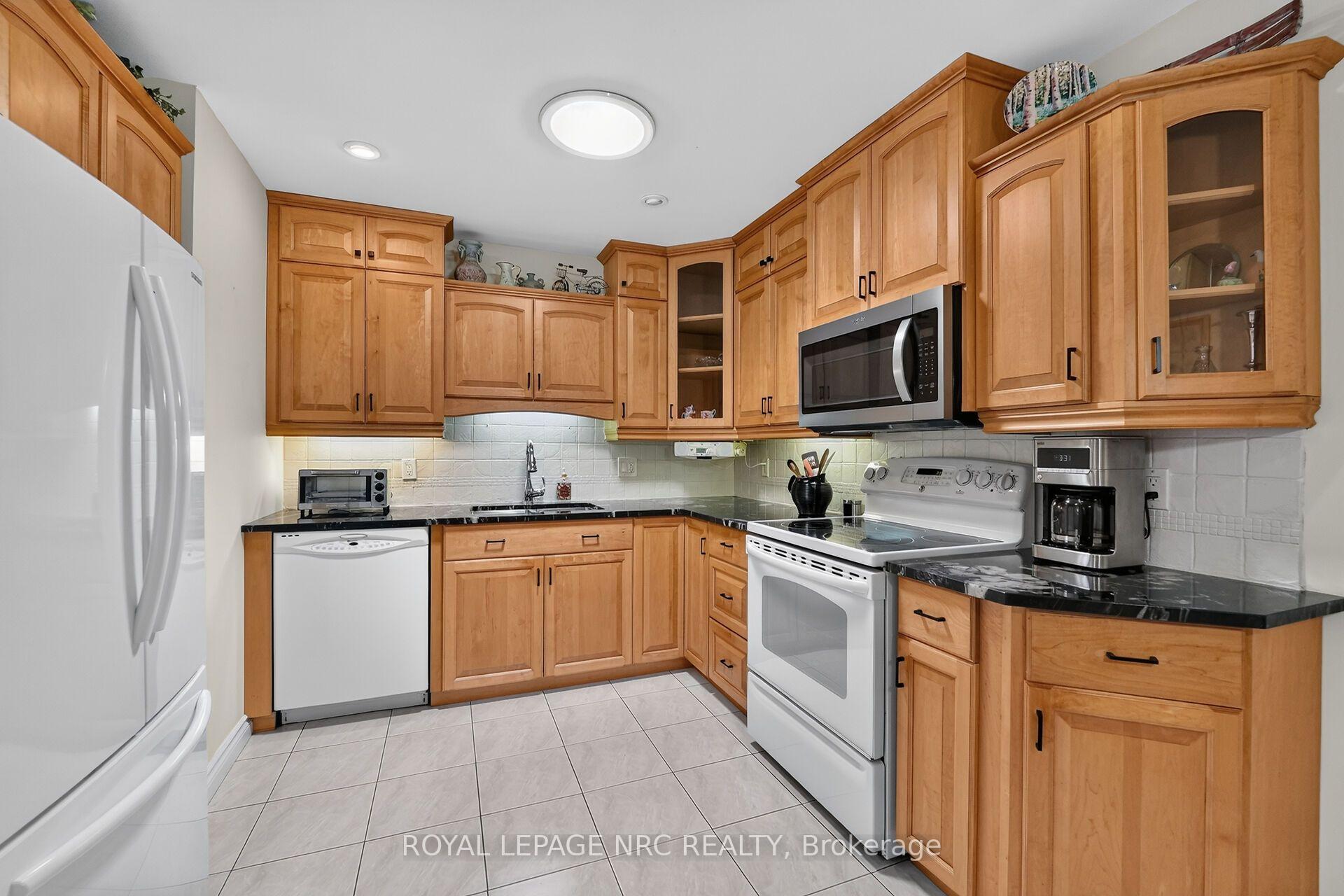 Photo 10 of 123 A&B First Street Louth, St. Catharines, Grapeview — HOMEH