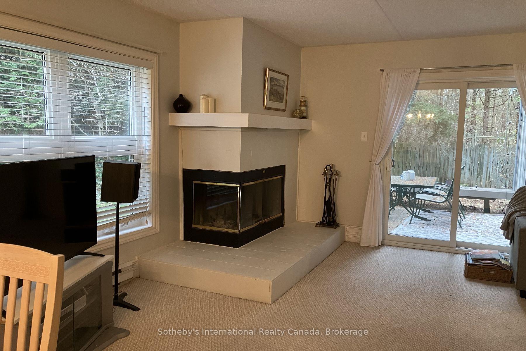 Photo 3 of 903 Cedar Pointe Court, Collingwood — HOMEH