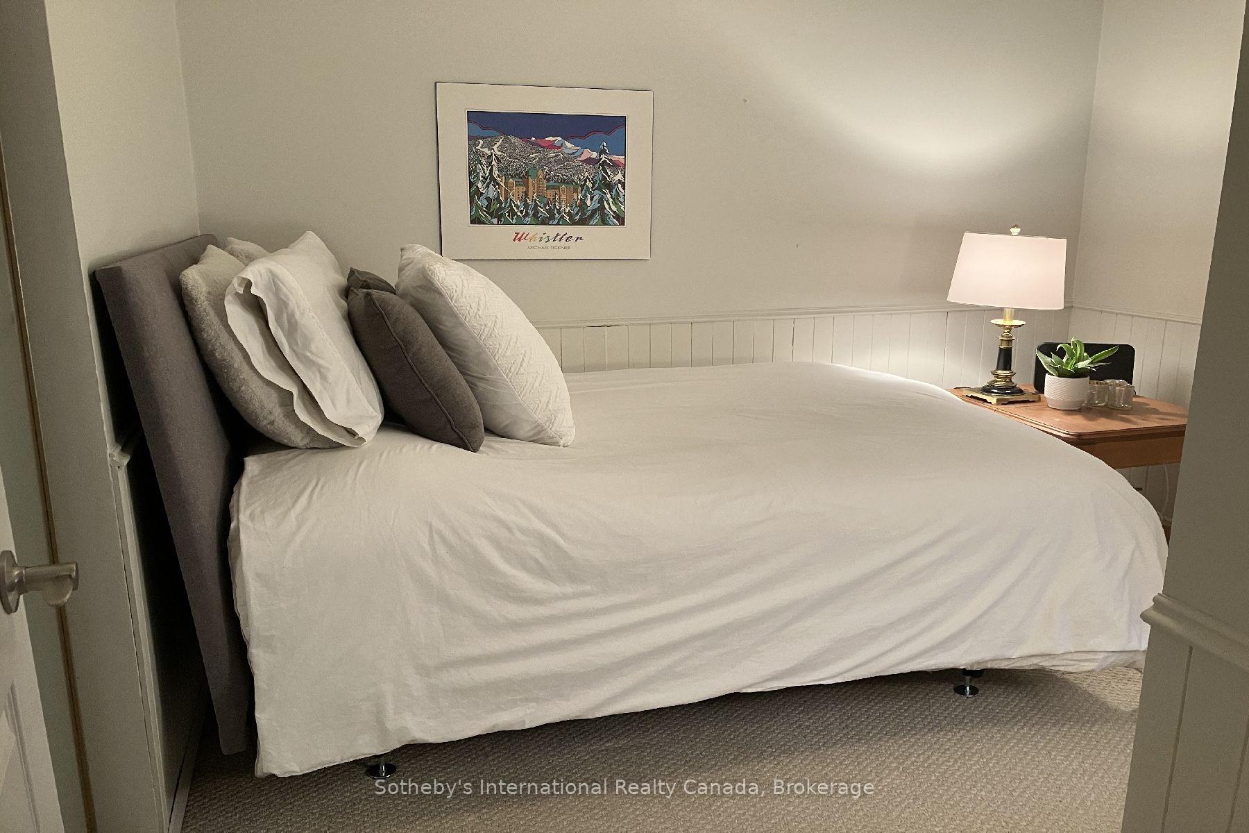 Photo 4 of 903 Cedar Pointe Court, Collingwood — HOMEH