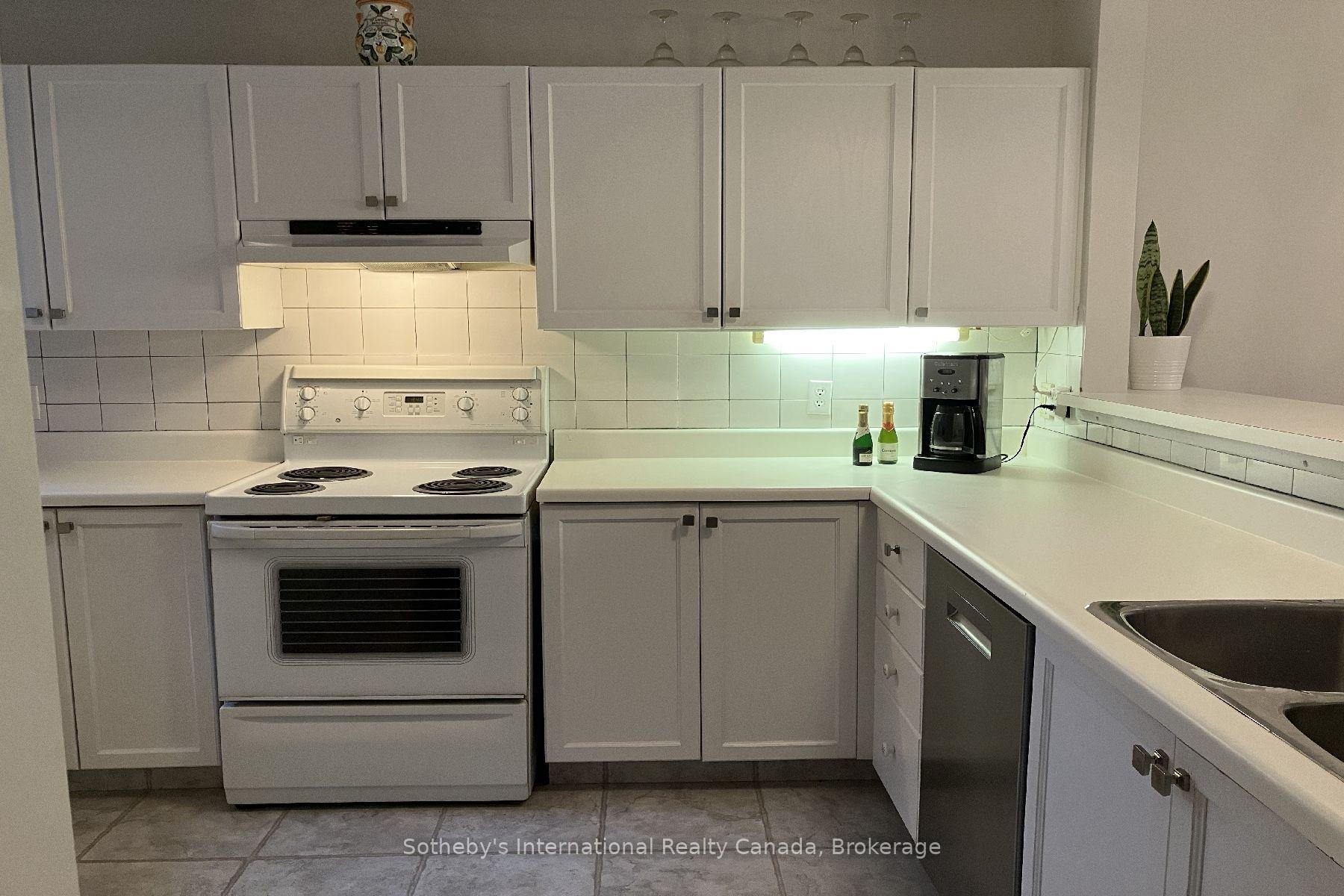 Photo 10 of 903 Cedar Pointe Court, Collingwood — HOMEH