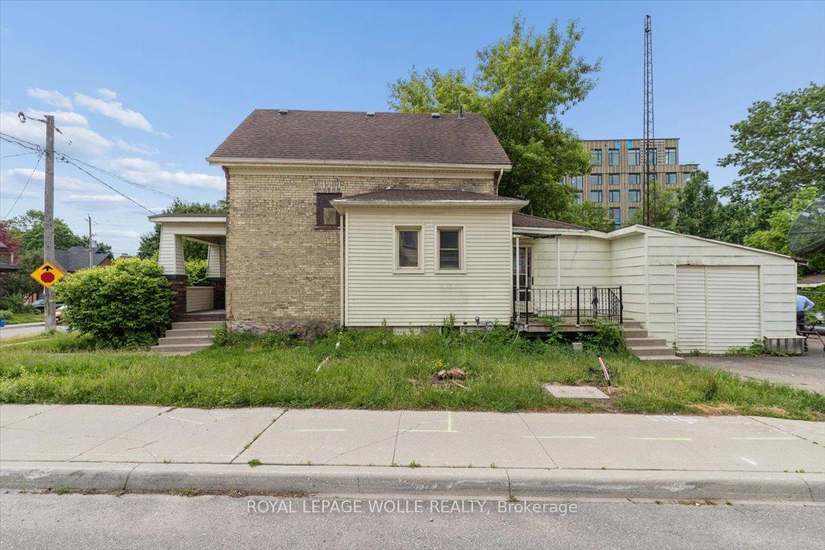 Photo 2 of 427 Duke Street W, Kitchener, Mount Hope Huron Park — HOMEH