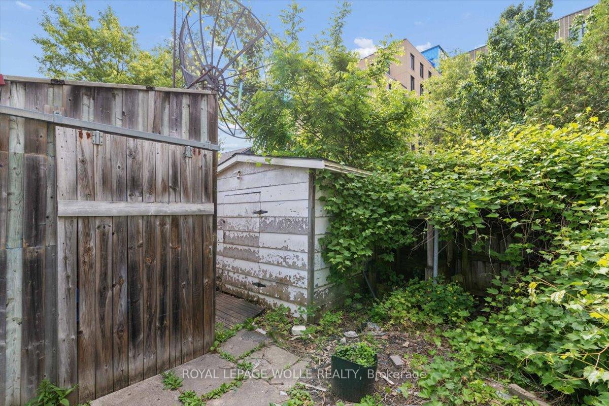 Photo 27 of 427 Duke Street W, Kitchener, Mount Hope Huron Park — HOMEH