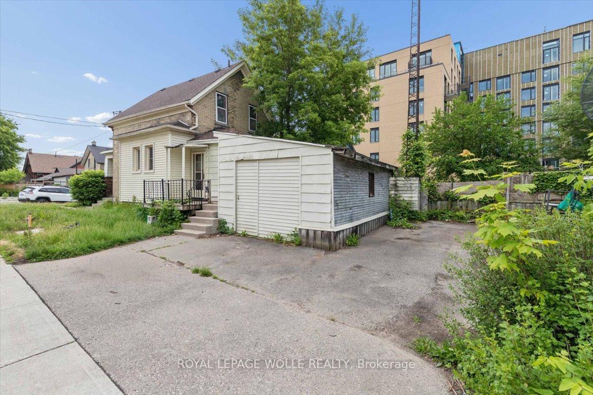 Photo 29 of 427 Duke Street W, Kitchener, Mount Hope Huron Park — HOMEH