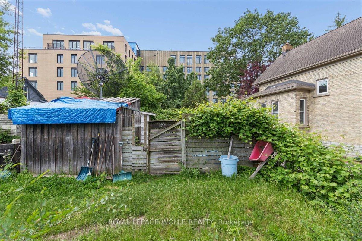 Photo 33 of 427 Duke Street W, Kitchener, Mount Hope Huron Park — HOMEH