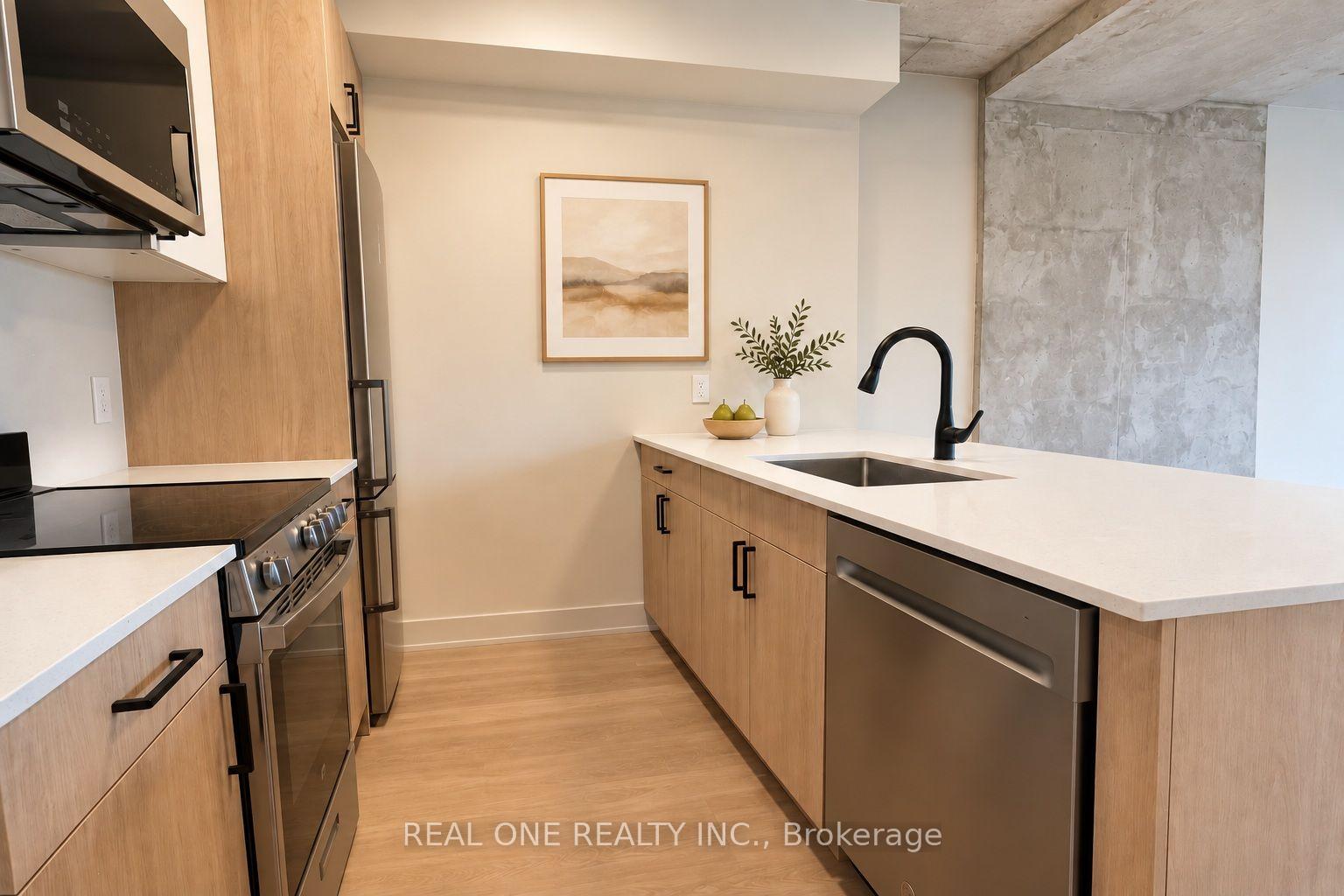 Photo 4 of Unit 404, 810 King Street W, Hamilton, Westdale — HOMEH